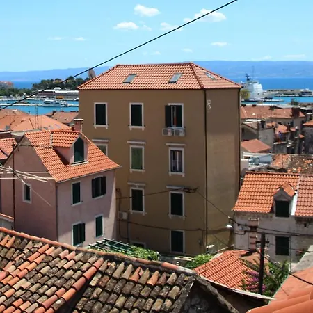 Dvornik * Split